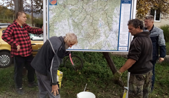 Aktuality / Turistická tabuľa v našej obci - foto