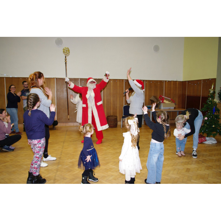 Menšia fotka pre článok Mikuláš priniesol radosť a rozsvietil vianočný stromček v obci